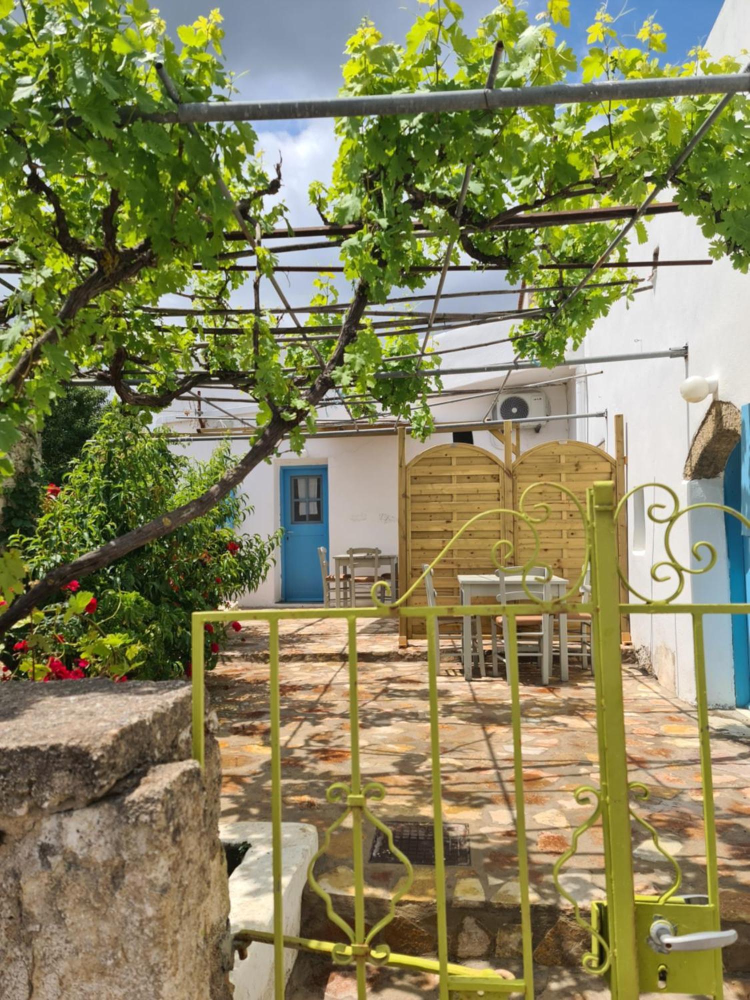 Kamaraki Aroniadika Apartment Kythira Town Exterior photo